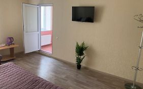 Apartment On Mira Avenue